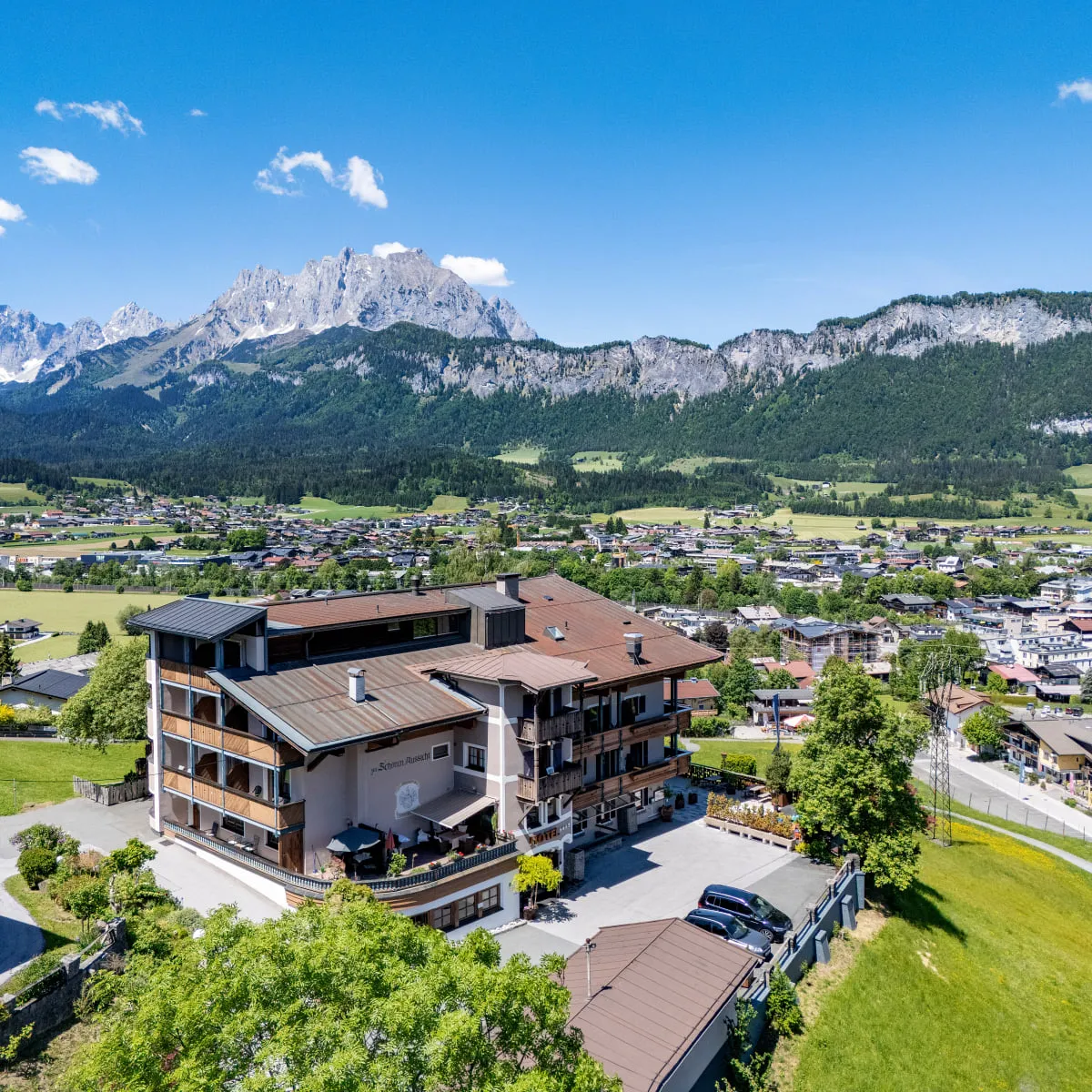 Drohnenansicht des Hotel Gasthof Schöne Aussicht in St. Johann