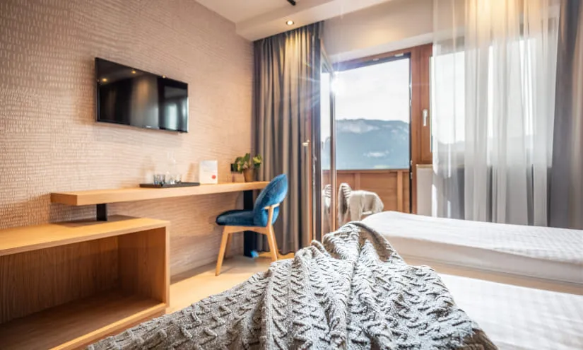 Zimmer im Hotel Gasthof Schöne Aussicht mit TV und Balkon